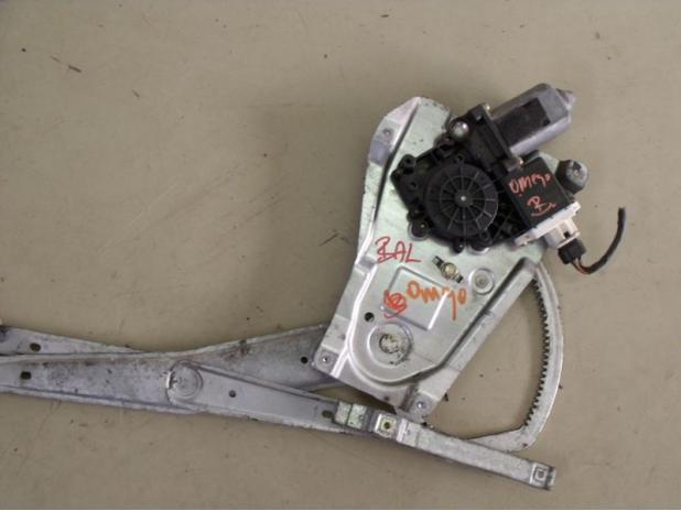 Opel Omega B Elektromos Ablakemelő.Bal első