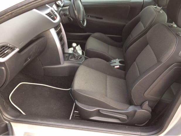 Peugeot 207 CC Ülések és Kárpitok. Komplett Belső