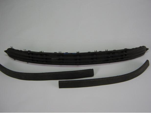 Opel Corsa C Első Lökhárító Koptató és Díszrács