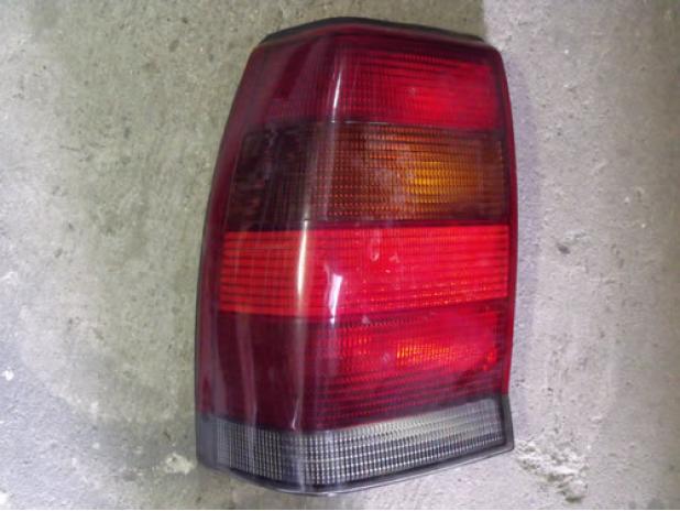 Opel Omega A Sedan bal hátsó lámpa 1990-től