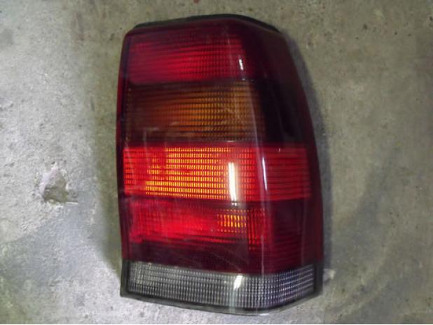 Opel Omega A Sedan jobb hátsó lámpa 1990-től