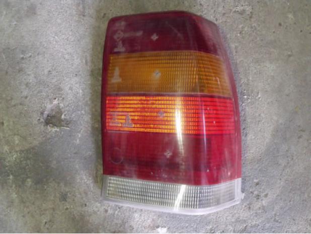 Opel Omega A Sedan jobb hátsó lámpa